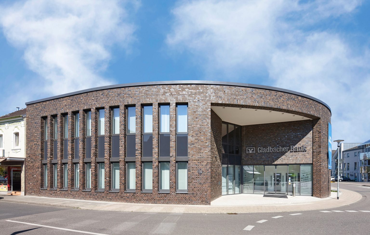 Gillrath Klinker für die Gladbacher Bank – Bild 2 von 3