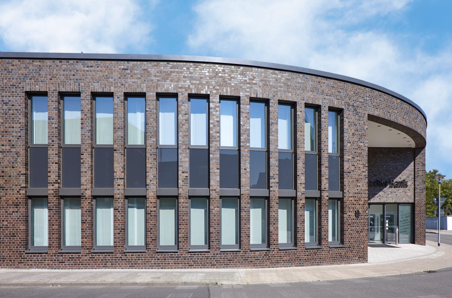 Gillrath Klinker für die Gladbacher Bank – Bild 3 von 3