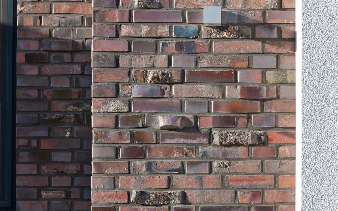 Unikat-Klinker werten die Fassade auf
