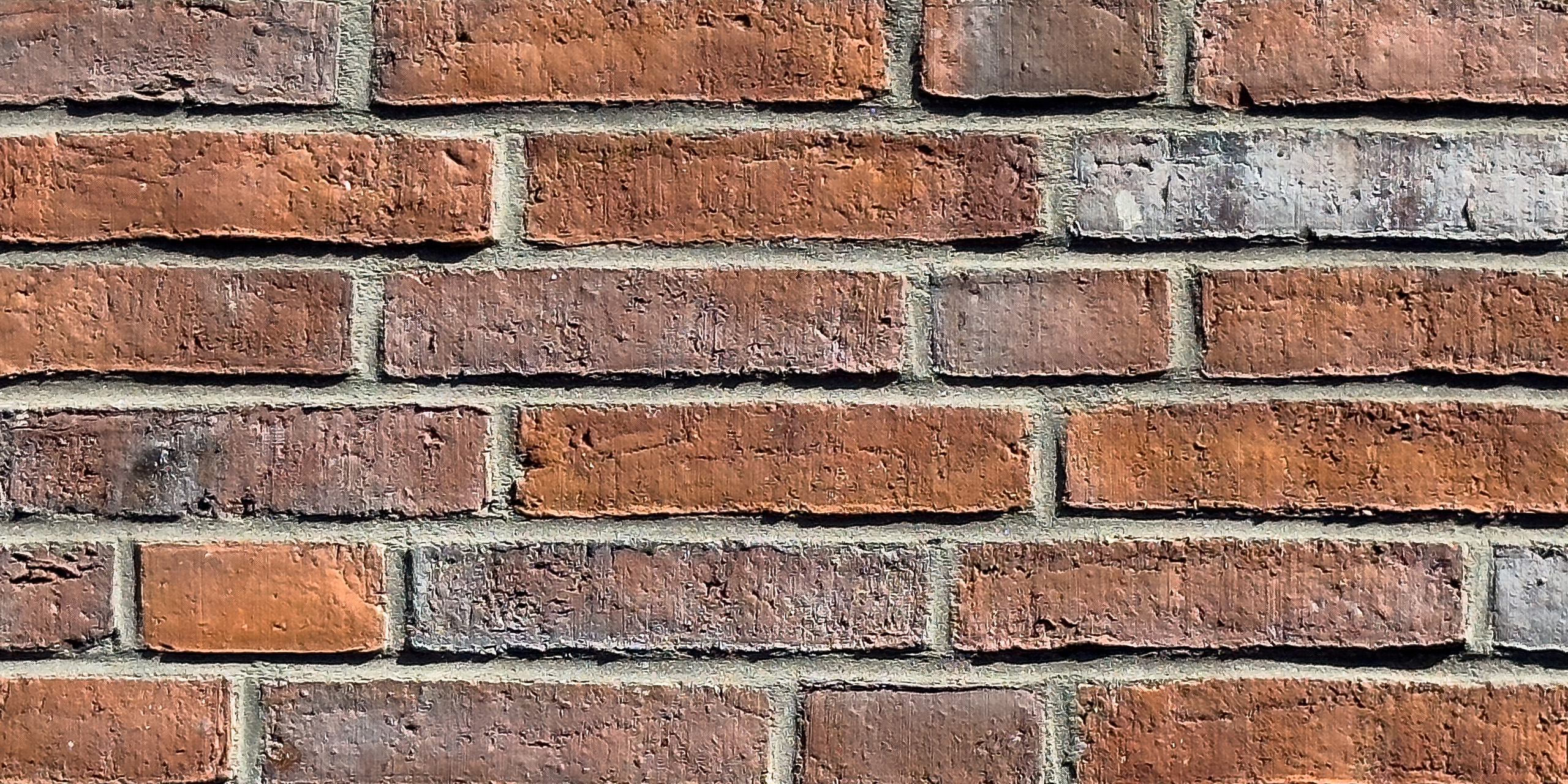 Muster mit 6 Reihen Klinkern in rot-braun mit blauem Schimmer und heller Fuge sowie rauher Oberfläche