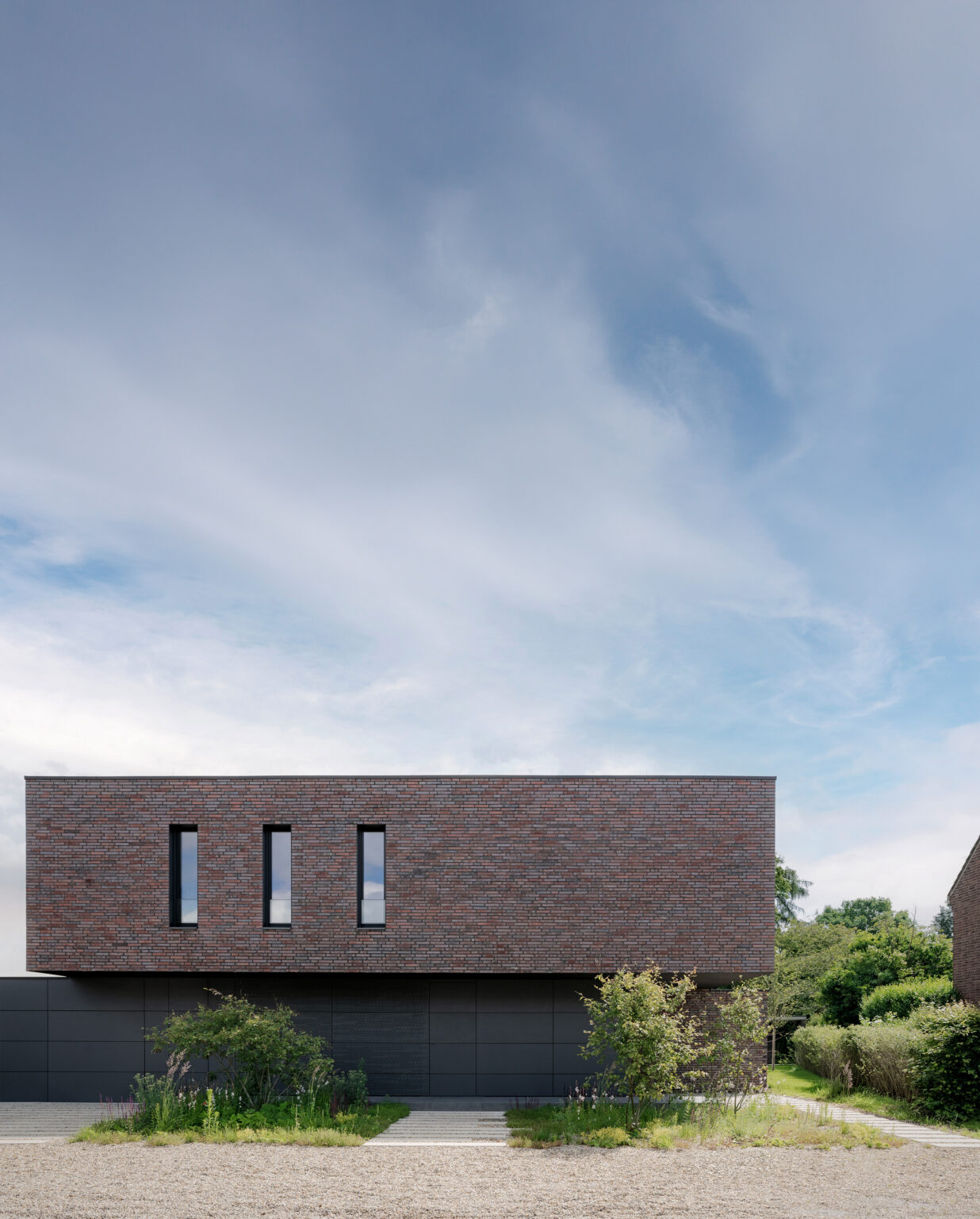 Zeitlose Architektur mit charakterstarker Klinkerfassade – Bild 1 von 10