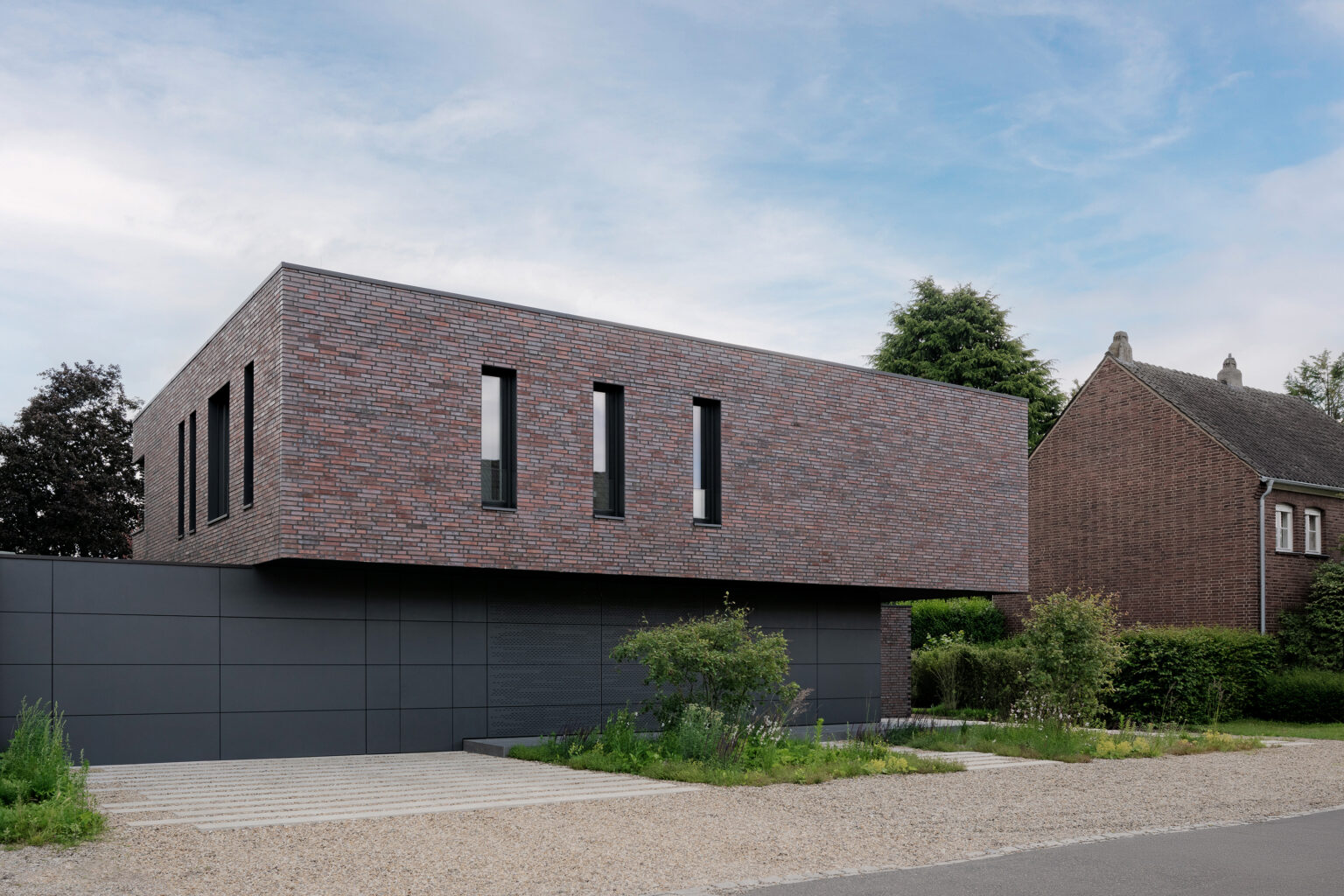 Zeitlose Architektur mit charakterstarker Klinkerfassade – Bild 4 von 10