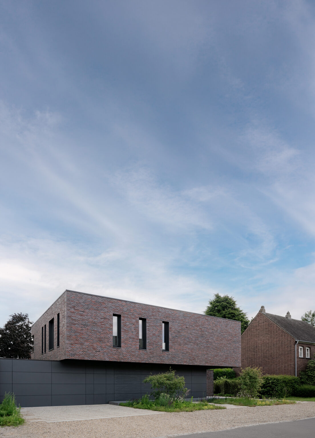 Zeitlose Architektur mit charakterstarker Klinkerfassade – Bild 3 von 10