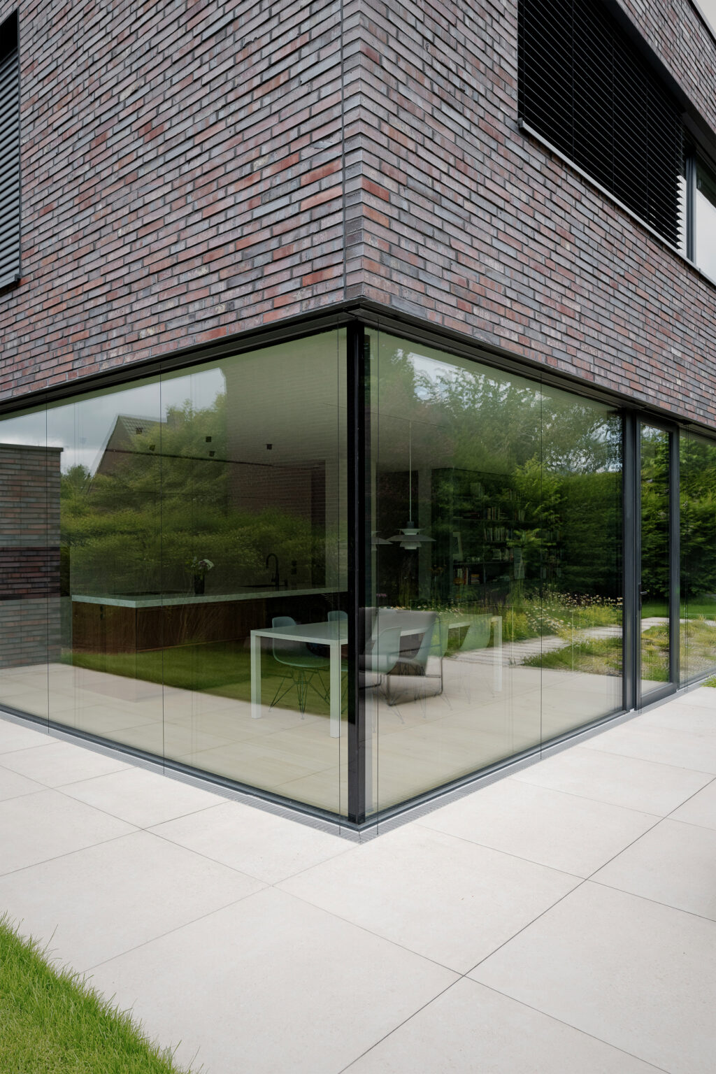 Zeitlose Architektur mit charakterstarker Klinkerfassade – Bild 9 von 10